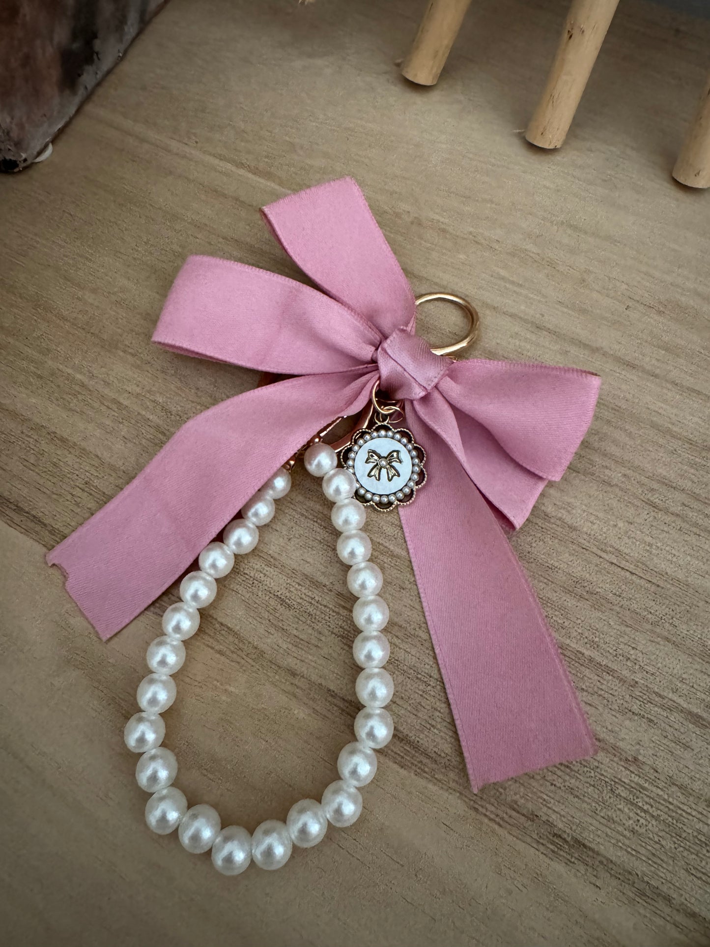 Porte clĂ© Rose Noeud et perles đ