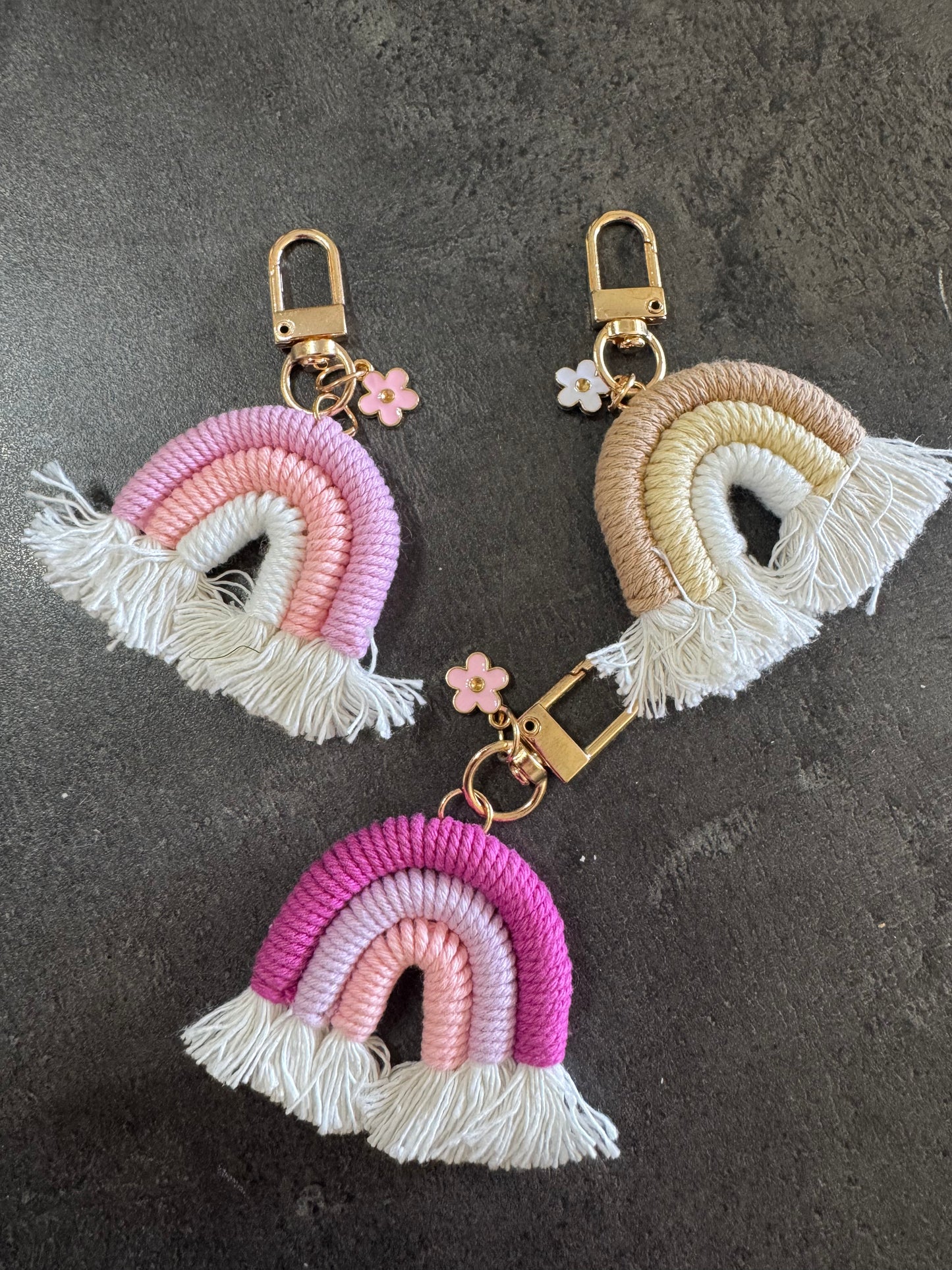 Porte clé arc en ciel & petite fleur