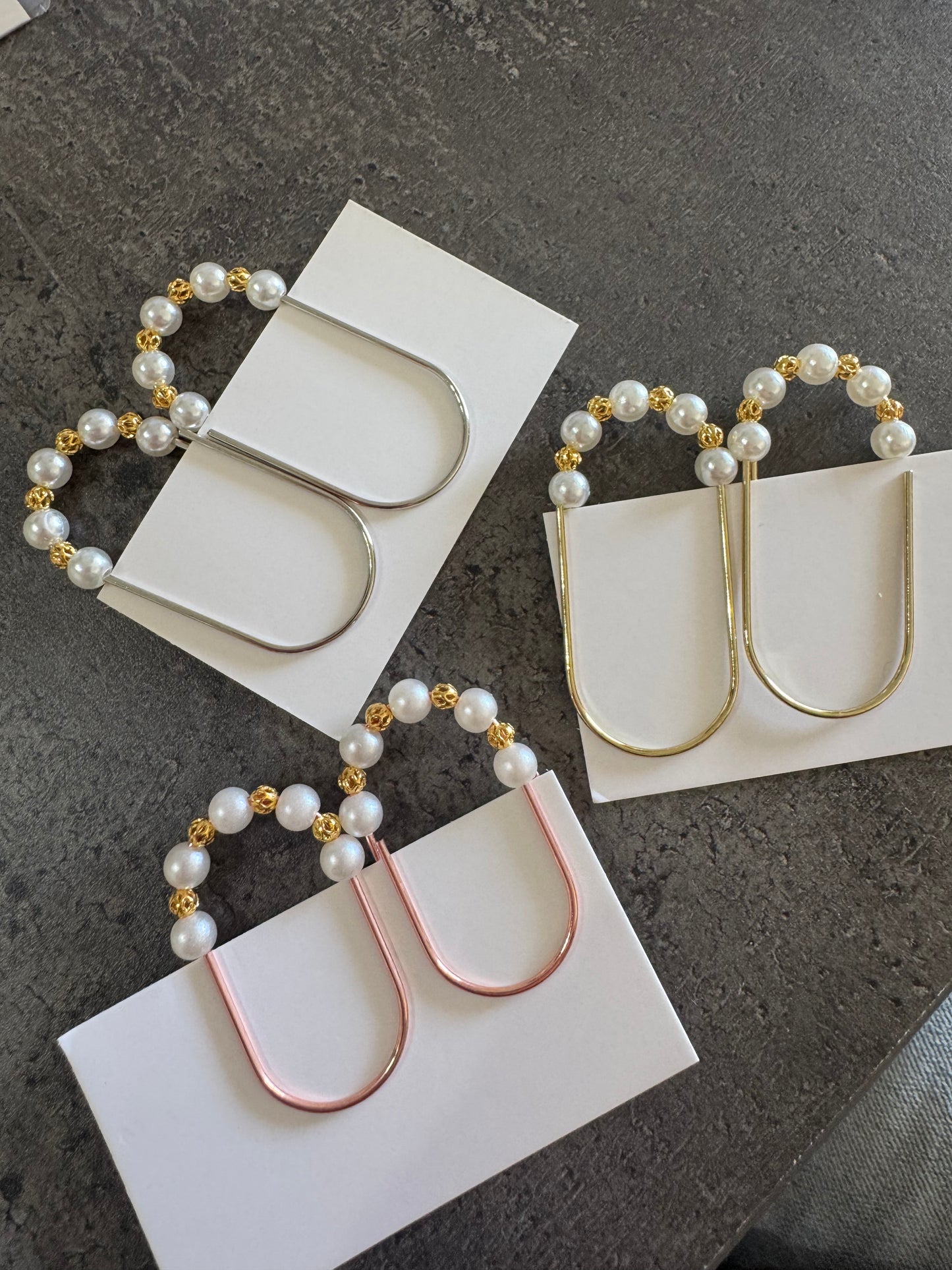 Trombones décoratifs avec perles blanches et dorées