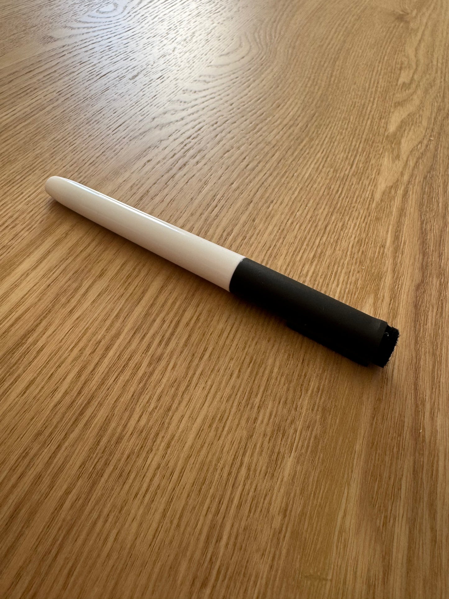 Stylo effaçable avec gomme intégrée ✨